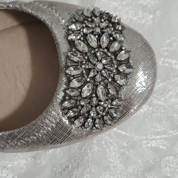 Antonio Melani Silver Metallic Comfortable Flats - Picture 7 of 8